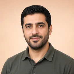 پرتره رضا کریمی، نگهبان مجتمع پردیس شیراز